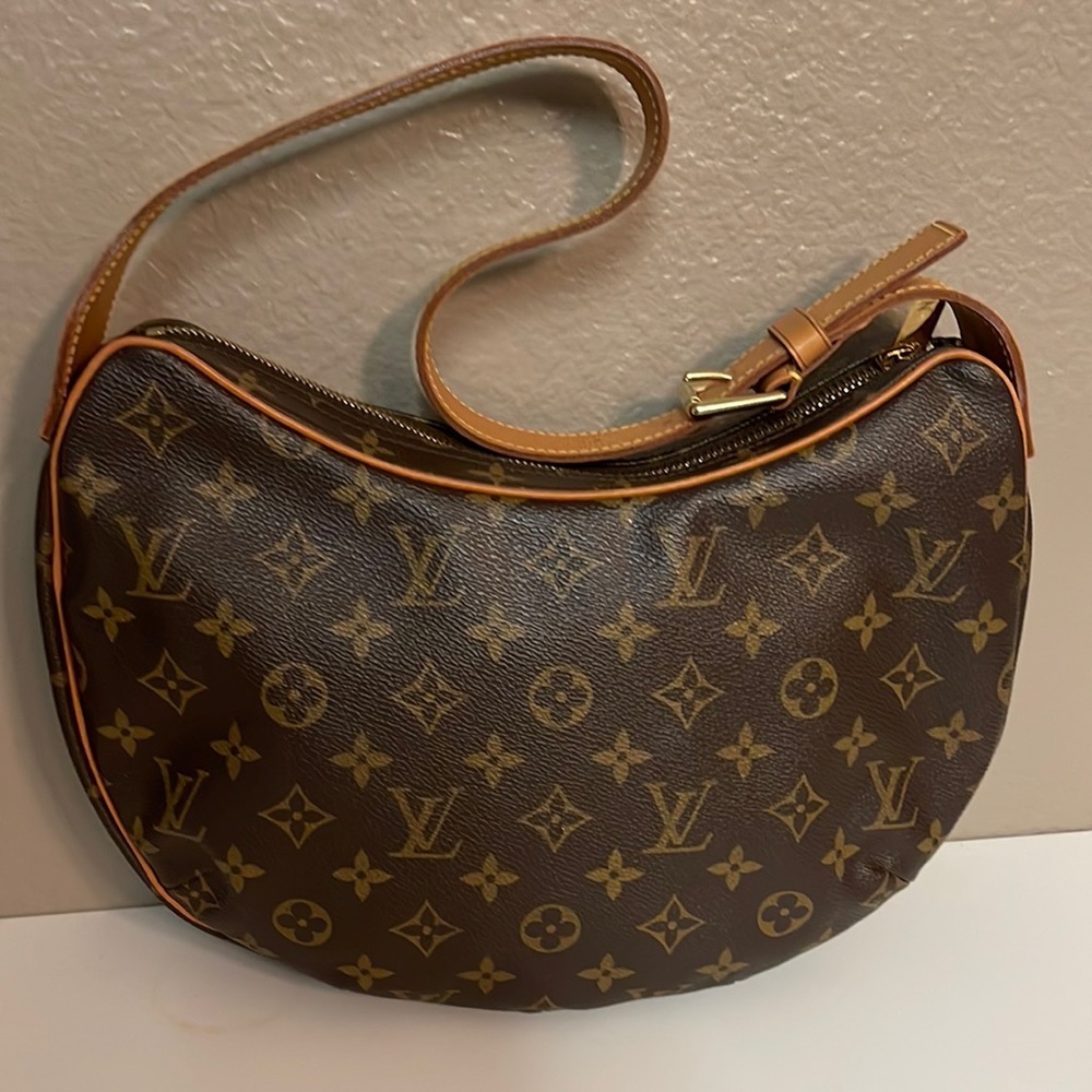 Louis Vuitton croissant MM